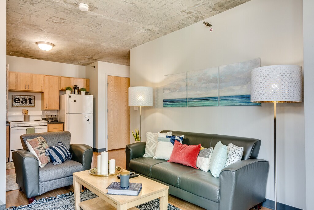 Student The Flats East West Chicago, IL Apartments