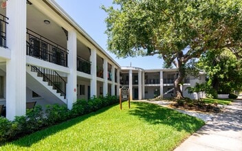 Southern Oaks in St. Petersburg, FL - Building Photo - Building Photo