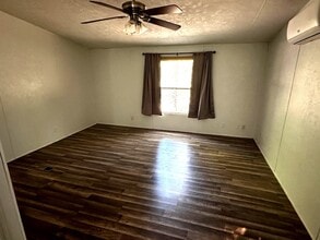 1395 Blackjack Rd in Valley View, TX - Foto de edificio - Building Photo