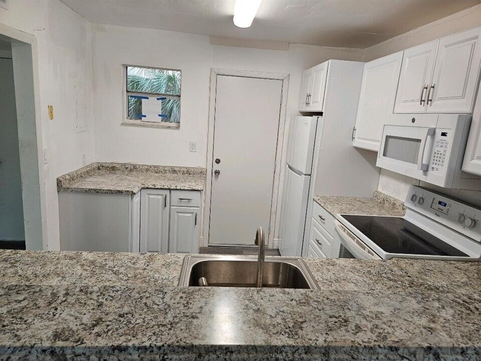 404 NW 68th Ave, Unit 304 in Plantation, FL - Building Photo