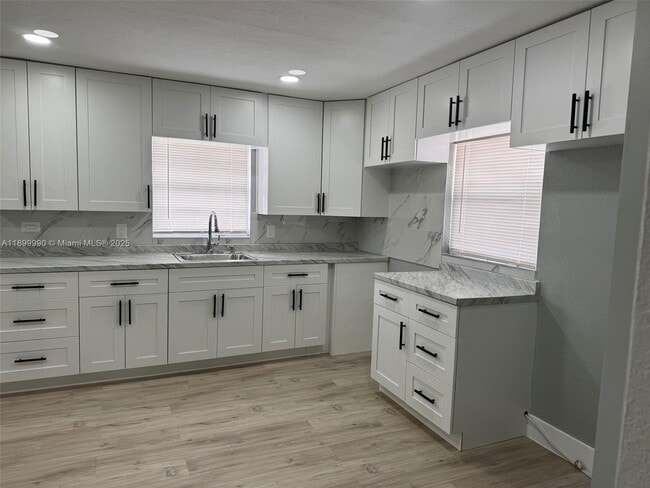 141 W 6th St in Hialeah, FL - Building Photo - Building Photo