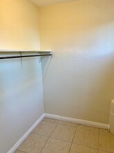 1302 N Chester Ave in Inglewood, CA - Foto de edificio - Building Photo