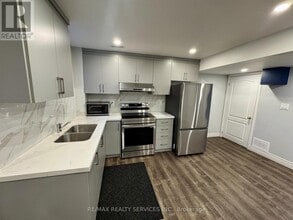 34 Elverton Cres in Brampton, ON - Building Photo - Building Photo