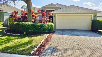 449 Alison St in Titusville, FL - Building Photo