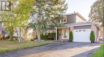 12 Gondola Crescent in Brampton, ON - Building Photo