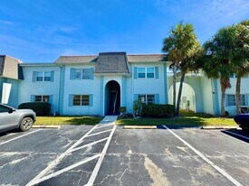 371 S McMullen Booth Rd in Clearwater, FL - Building Photo
