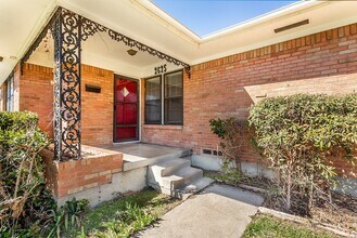 2625 San Medina Ave in Dallas, TX - Foto de edificio - Building Photo
