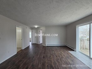 8 Hartley St, Unit 6 in Lewiston, ME - Foto de edificio - Building Photo