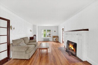 171 Goldens Bridge Rd in Bedford, NY - Foto de edificio - Building Photo