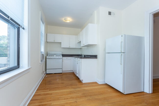 340 Park Ave, Unit J00P in Glencoe, IL - Foto de edificio - Building Photo