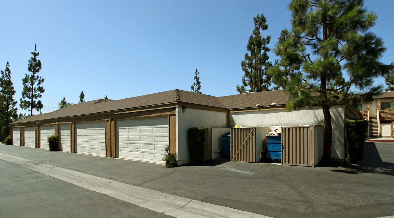 Summerdale Apartments in Anaheim, CA - Building Photo