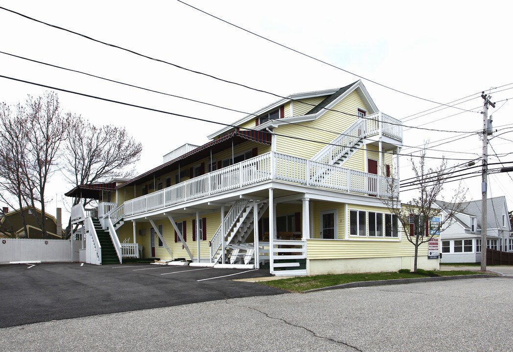 99 W Grand Ave in Old Orchard Beach, ME - Building Photo