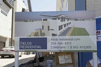 5912 Lindell Ave in Dallas, TX - Foto de edificio - Building Photo