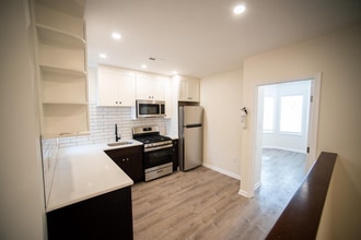 2049 Snyder Ave, Unit 2 in Philadelphia, PA - Foto de edificio - Building Photo