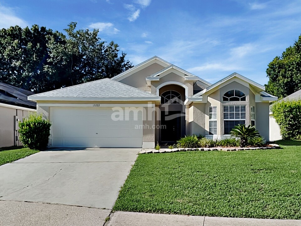 15722 Autumn Glen Ave in Clermont, FL - Foto de edificio