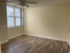 9401 Evergreen Pl in Davie, FL - Building Photo - Building Photo