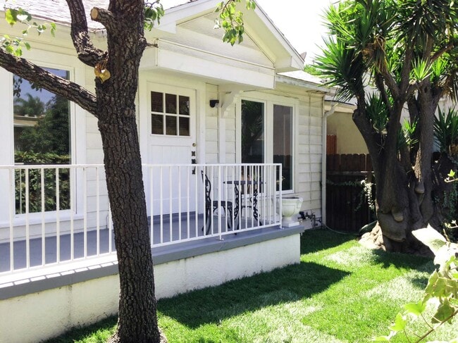 6116 Fountain Ave in Los Angeles, CA - Foto de edificio - Building Photo