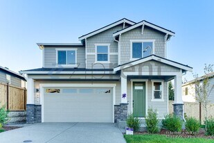 3915 McCormick Vlg Dr in Bremerton, WA - Building Photo