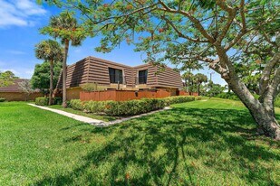 2320 23rd Ct in Jupiter, FL - Building Photo