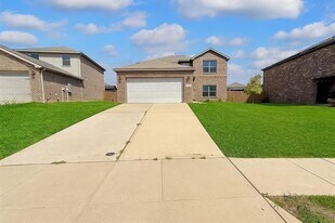 913 Serena Dr in Ferris, TX - Building Photo
