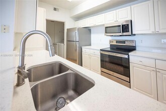 5554 Metrowest Blvd in Orlando, FL - Foto de edificio - Building Photo