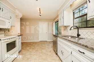 1011 Wildwood St in White House, TN - Foto de edificio - Building Photo