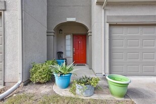 11203 1/2 Ranch to Market Rd 620 in Austin, TX - Building Photo