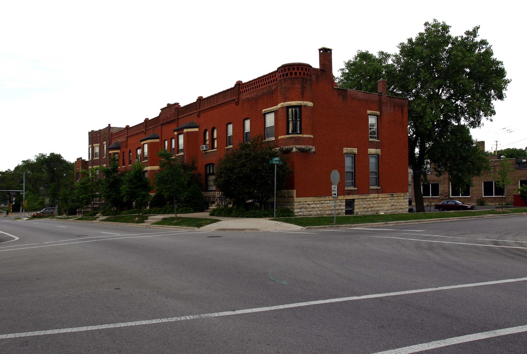 113-123 N Hickory St in Joliet, IL - Foto de edificio