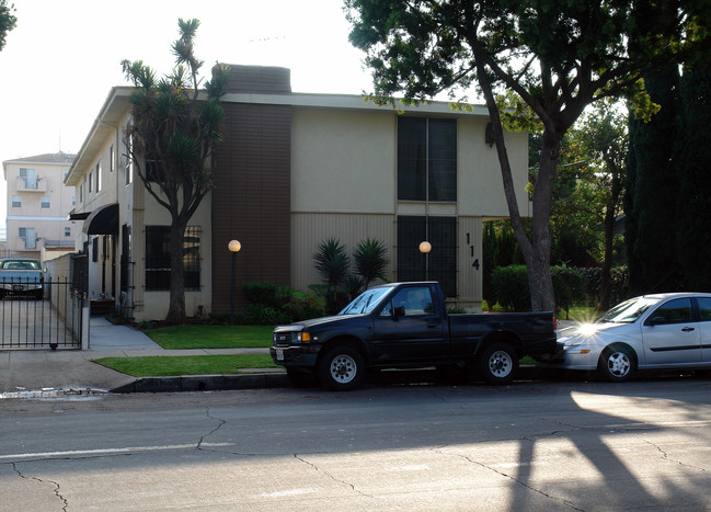 114 N Inglewood Ave in Inglewood, CA - Building Photo - Building Photo