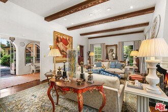 434 S Muirfield Rd in Los Angeles, CA - Building Photo - Building Photo