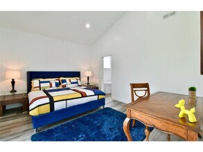 1021 Gardner St E in Wayzata, MN - Building Photo - Building Photo