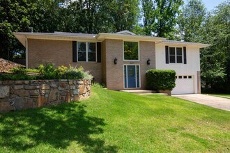8607 Linda Ln in Little Rock, AR - Building Photo - Building Photo