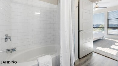 5344 Sycamore School Rd in Fort Worth, TX - Building Photo - Building Photo