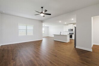 501 W Luna Blue Ln in Jarrell, TX - Building Photo - Building Photo