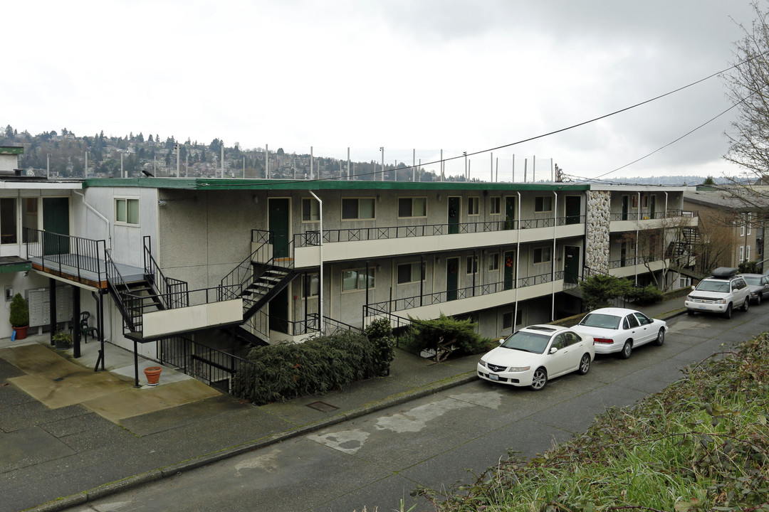 Golf Crest Apartments in Seattle, WA - Building Photo