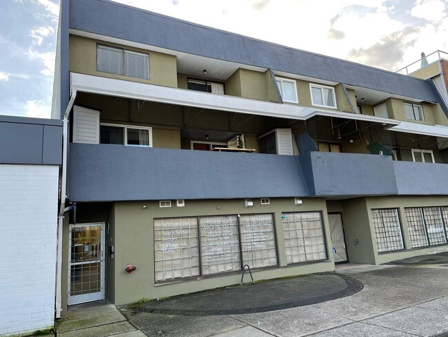 2334-2338 Marpole Av in Port Coquitlam, BC - Building Photo - Building Photo