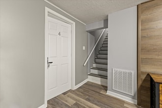 350 Hill Park Dr in Bristol, VA - Foto de edificio - Building Photo