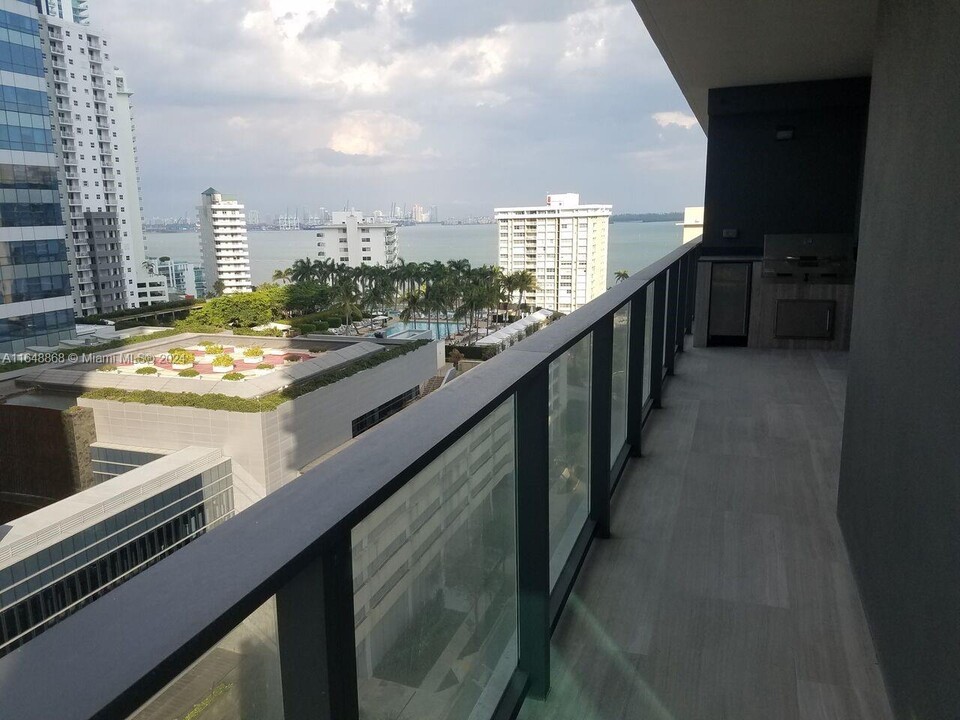 1451 Brickell Ave, Unit 1206 in Miami, FL - Building Photo