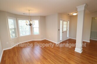 305 Firefly Rd in Holly Springs, NC - Foto de edificio - Building Photo