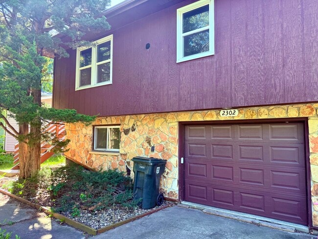 property at 2302 W 3rd St