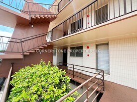 98-729-729 Moanalua Loop in Aiea, HI - Building Photo