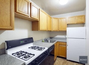 340 E 74th St in Manhattan, NY - Building Photo - Building Photo