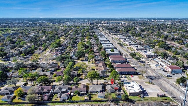 8011 La Roche Ln in Houston, TX - Building Photo - Building Photo