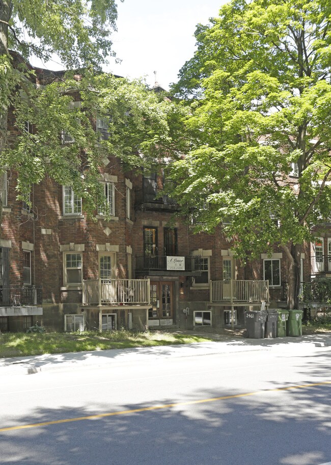 2475 Édouard-Montpetit in Montréal, QC - Building Photo - Primary Photo