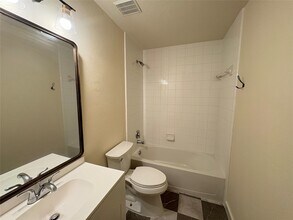 9614 Ashwood Valley Dr in Houston, TX - Foto de edificio - Building Photo