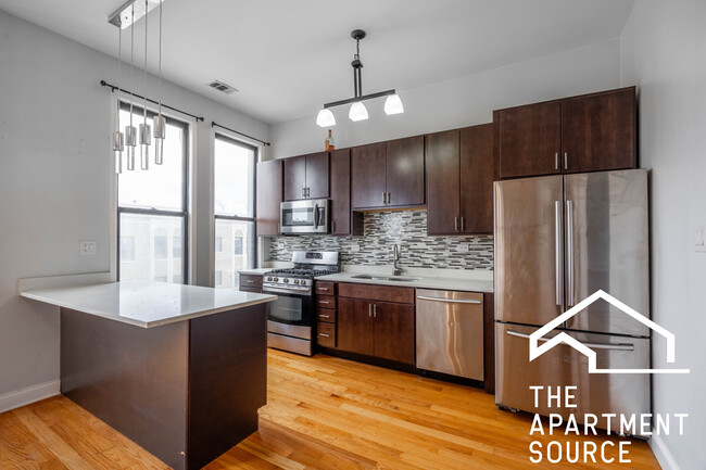2124 N Milwaukee Ave, Unit 2F