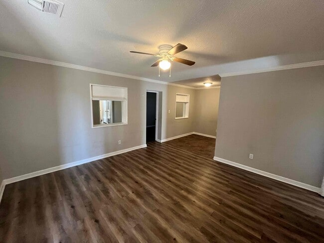 1102 Danville Rd SW in Decatur, AL - Foto de edificio - Building Photo