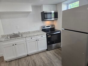 909 Fairview Ave, Unit Basement in Takoma Park, MD - Foto de edificio - Building Photo