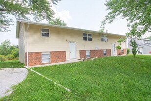 7304 N Moberly Dr in Columbia, MO - Building Photo