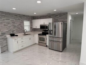 9915 Nicaragua Dr in Cutler Bay, FL - Building Photo - Building Photo